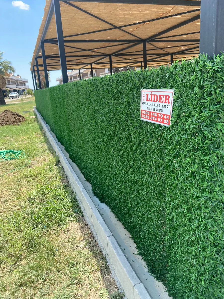 Duvar üstü çim çit uygulaması